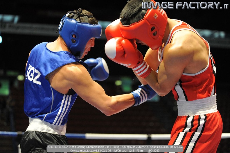 2009-09-06 AIBA World Boxing Championship 0051 - 69kg - Young Man Jun KOR - Asadullo Boimurodov KGZ.jpg